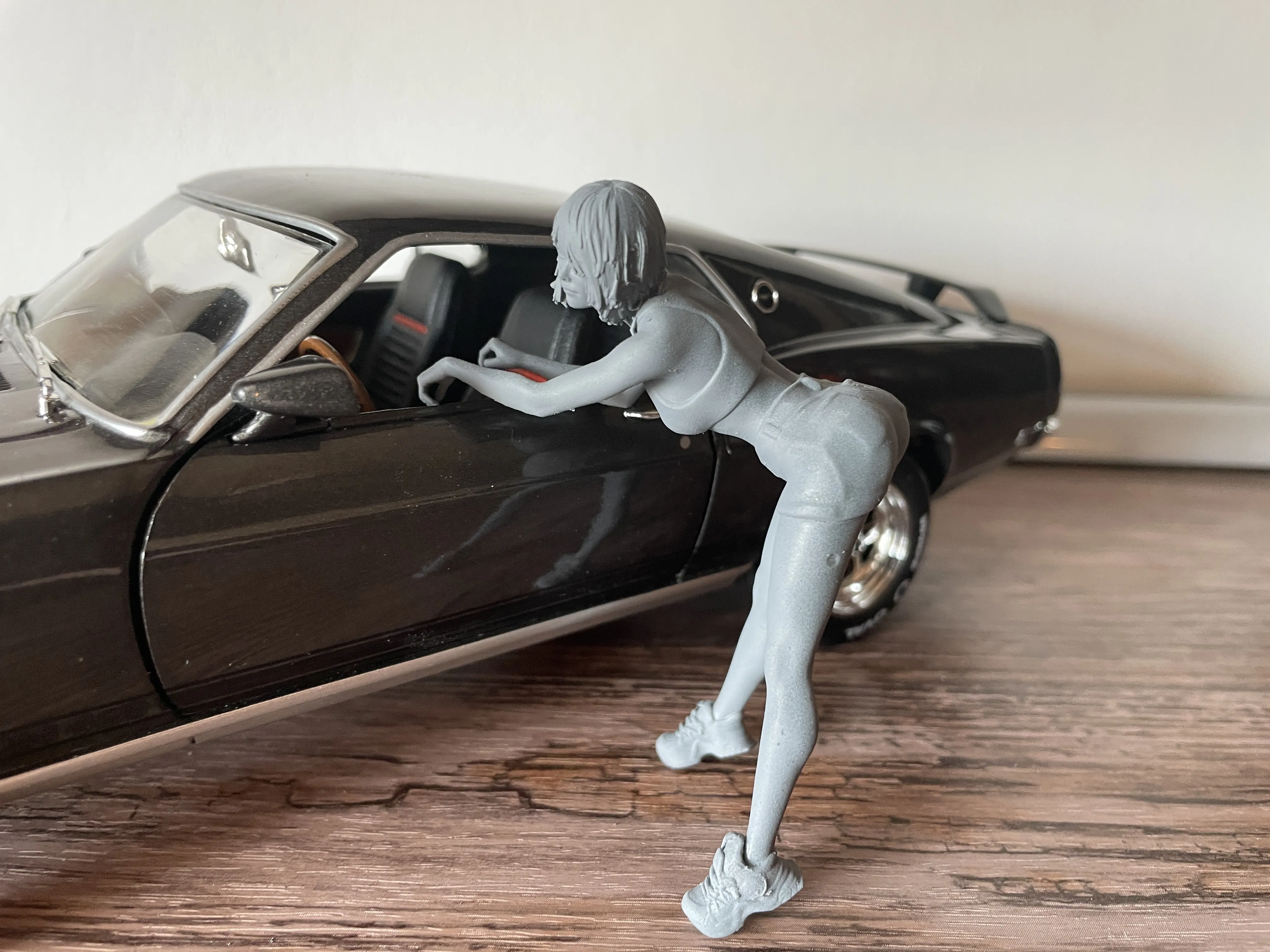 Femme Contre Voiture 2