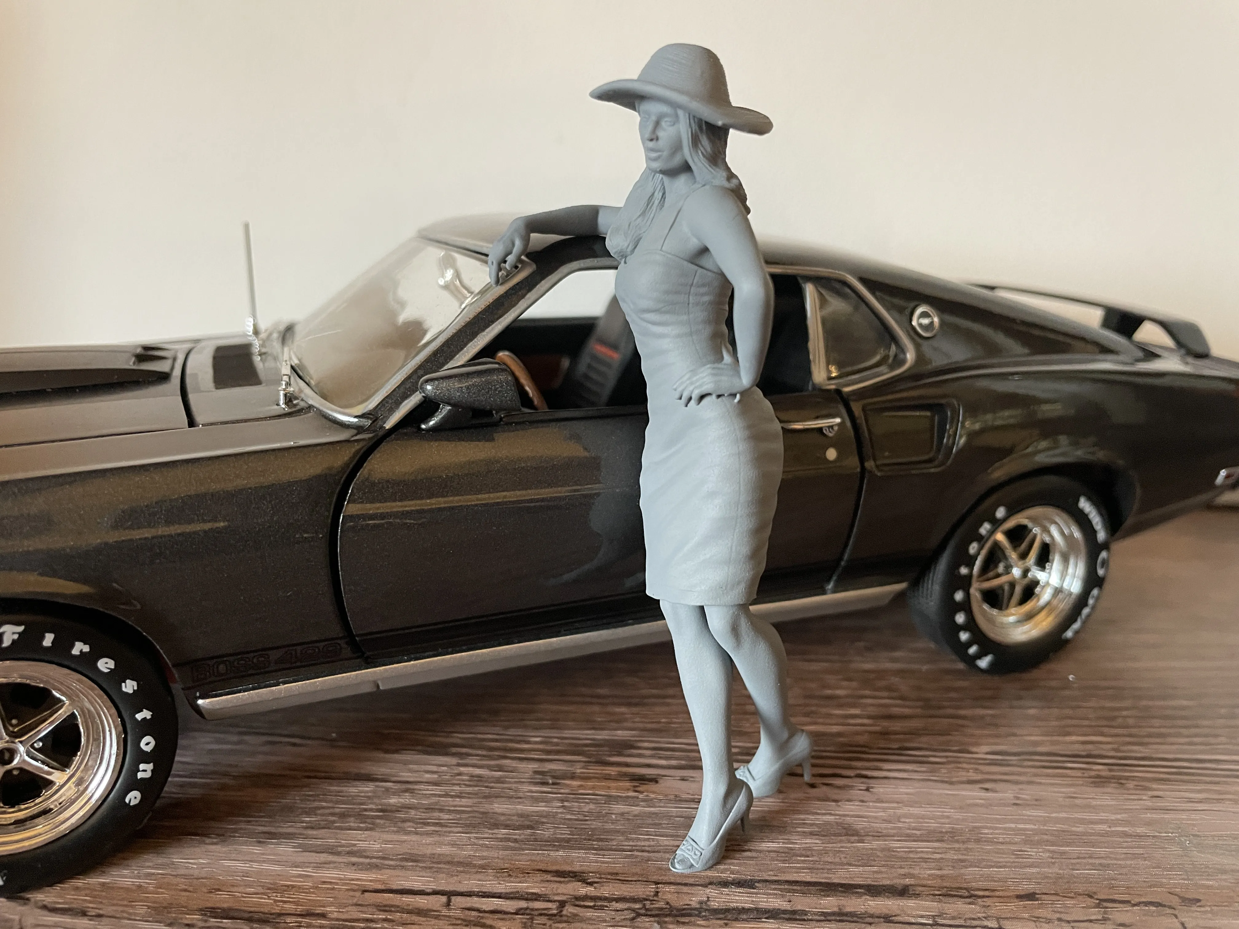 Femme Contre Voiture 4