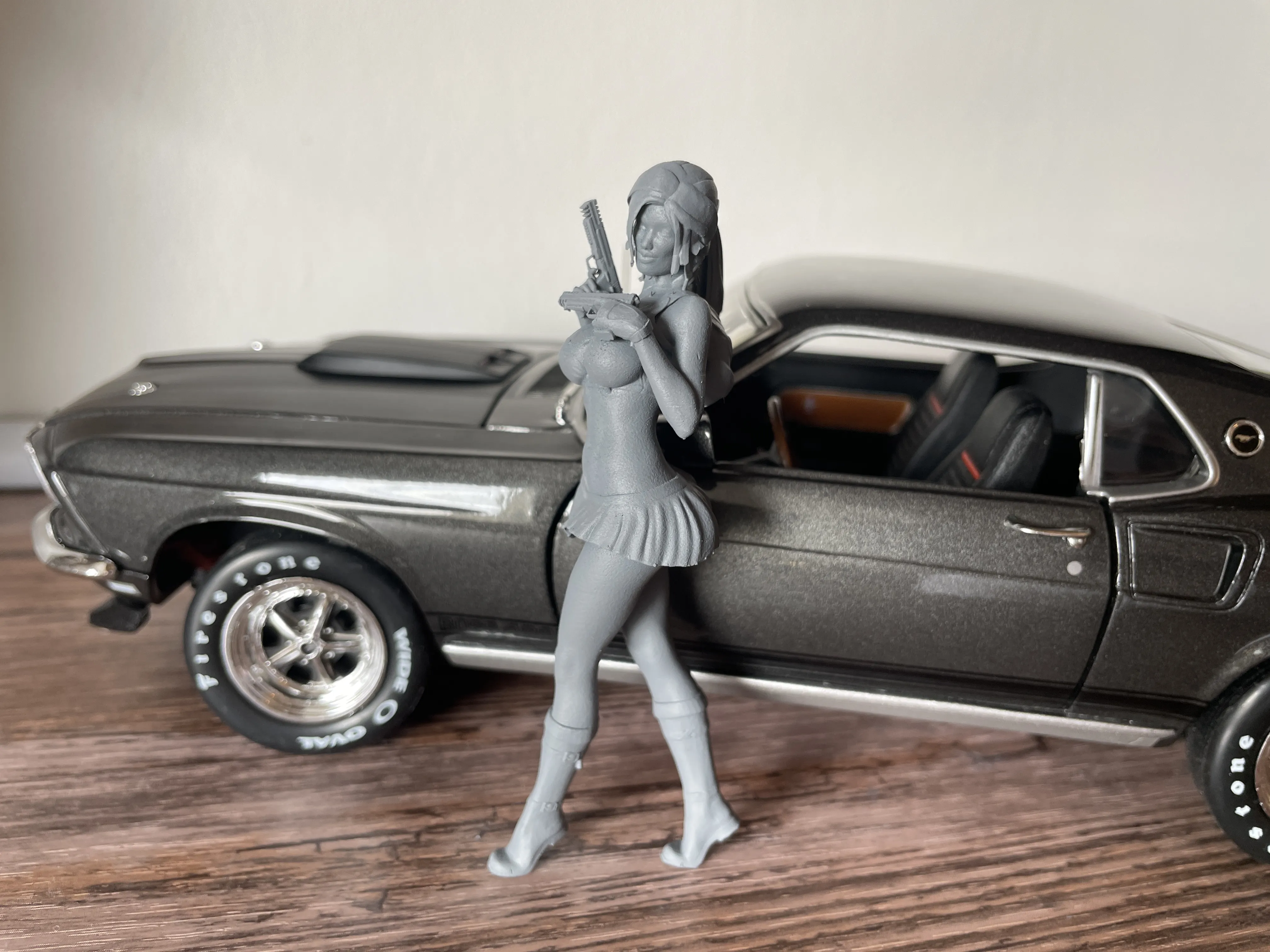 Femme Avec Double Pistolet 3