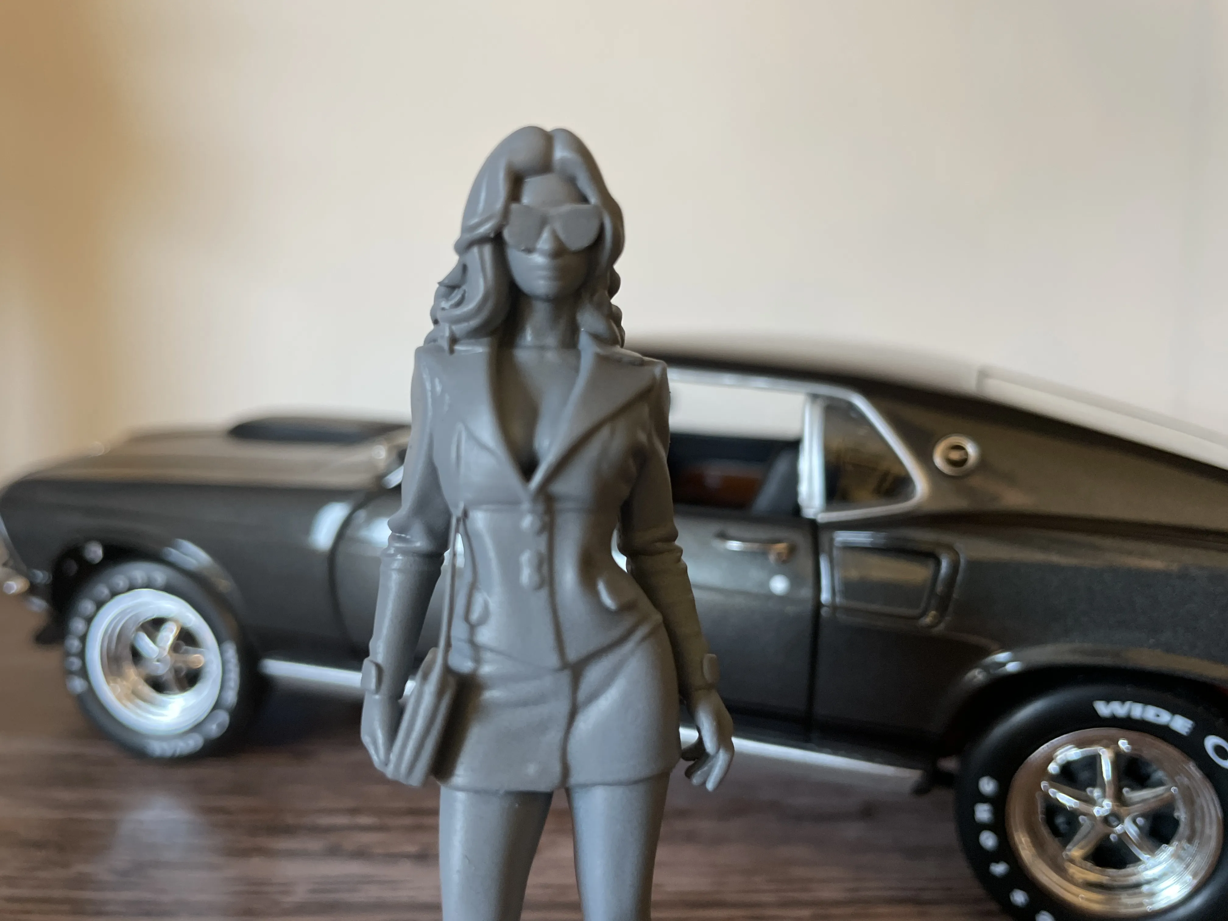 Femme En Tailleur 4