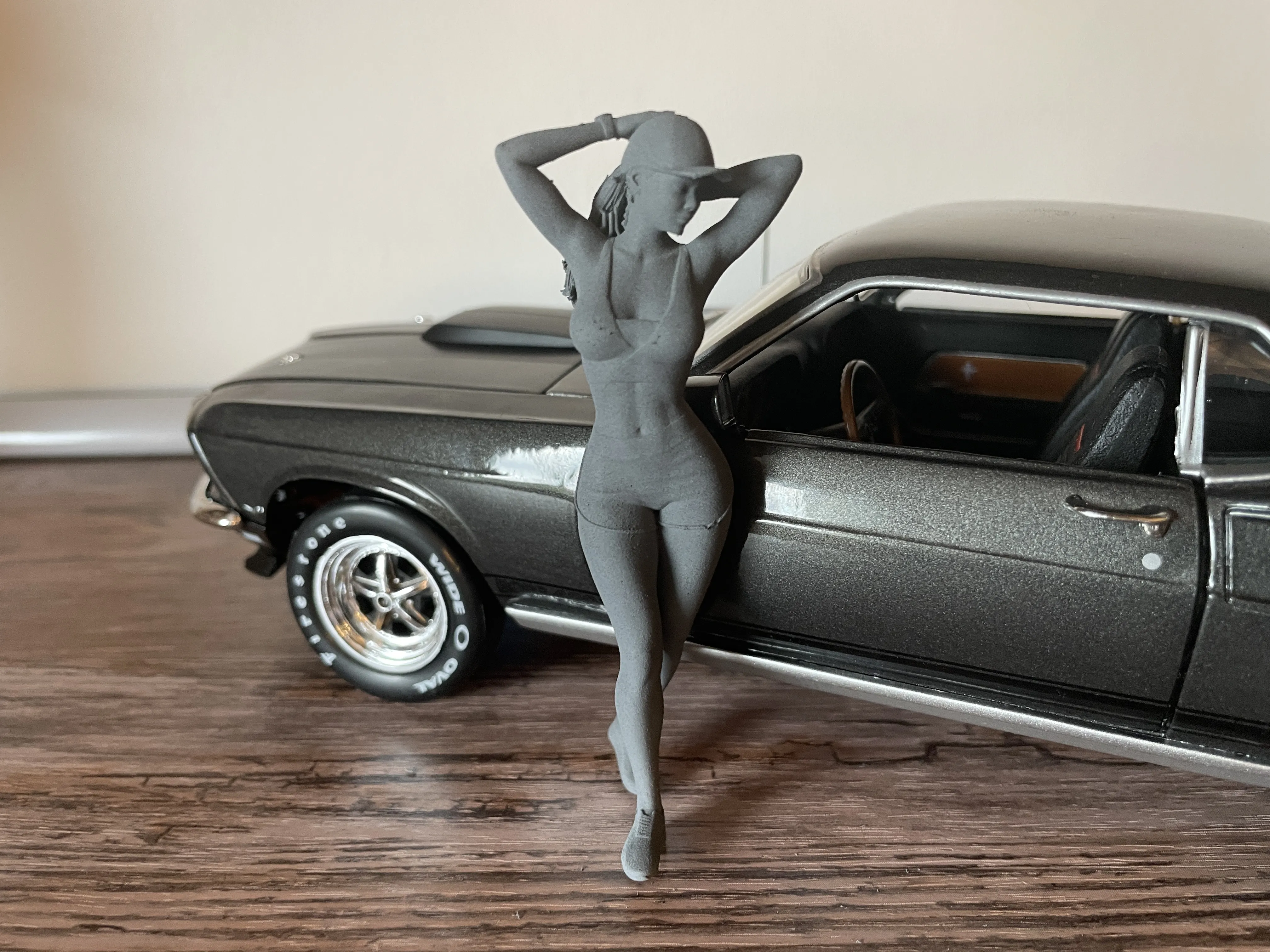 Femme Grid Girl 4