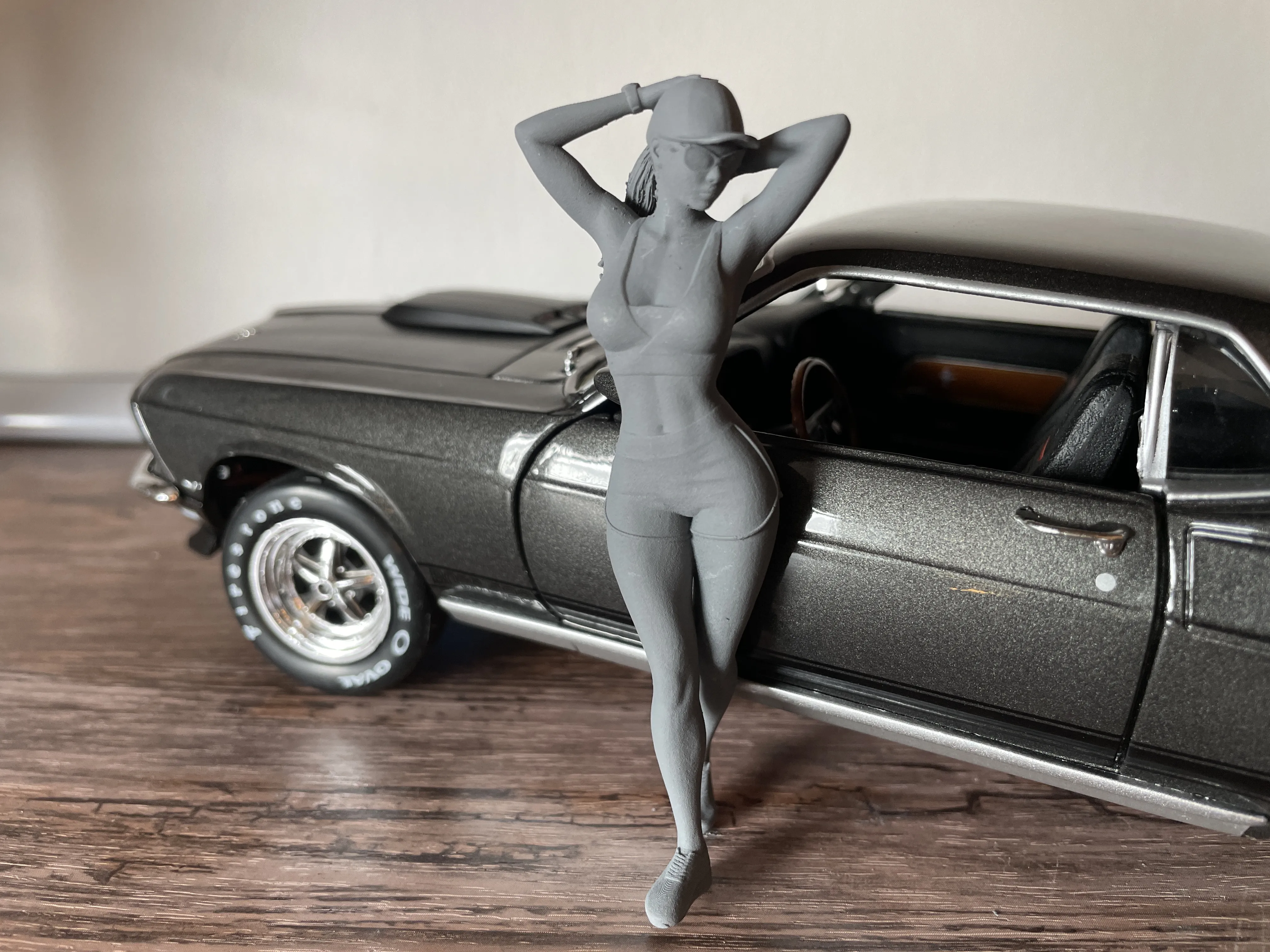 Femme Grid Girl 5