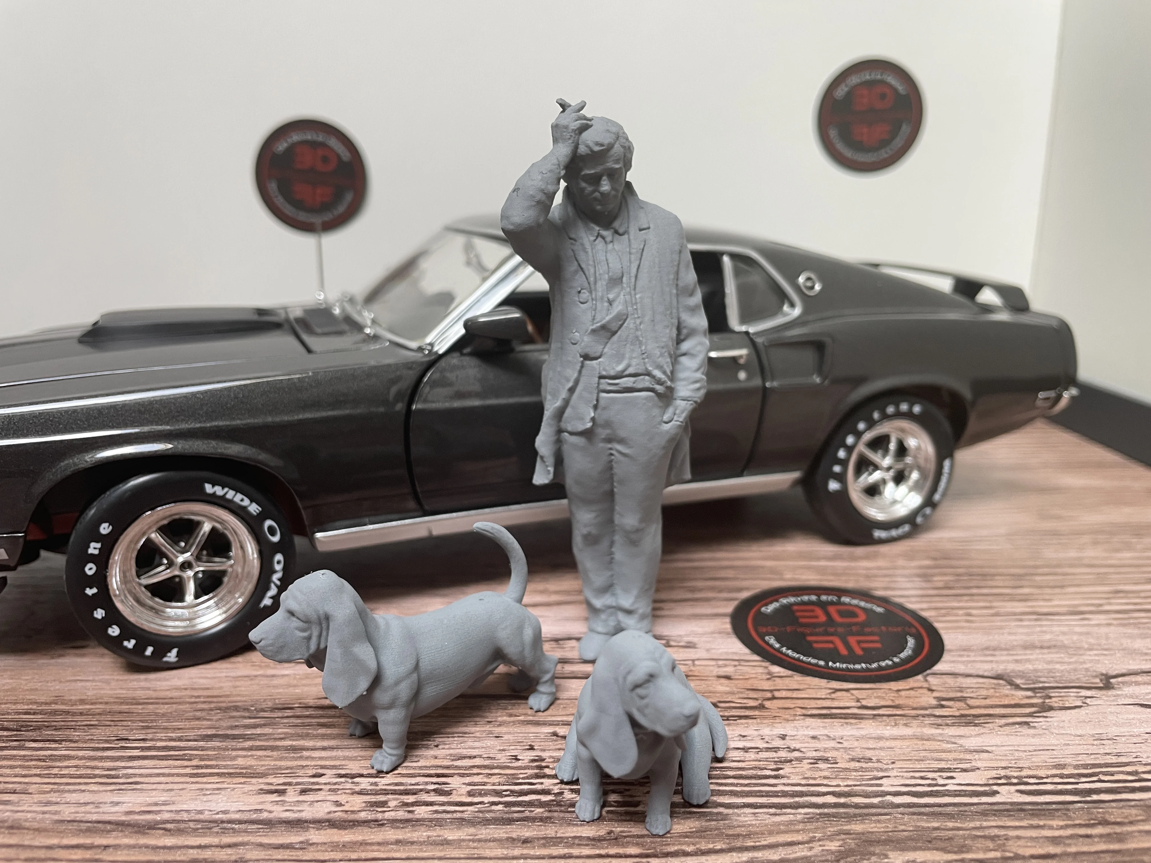 Columbo (Peter Falk) + Le Chien (Basset Hound) x 2